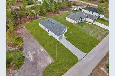 725 Lamar St E, Lehigh Acres, FL 33974 - Photo 2