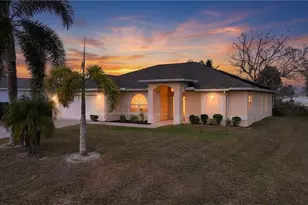 2117 NE 40th St, Cape Coral, FL 33909 - Photo 2