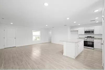 726 Camilla St E, Lehigh Acres, FL 33974 - Photo 10