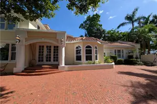 2878 Valencia Way, Fort Myers, FL 33901 - Photo 4