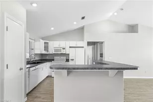 423 SE 23rd St, Cape Coral, FL 33990 - Photo 6