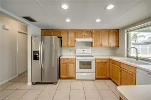 703 SE 33rd St, Cape Coral, FL 33904 - Photo 18