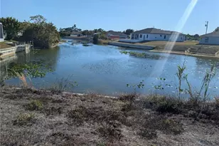 542 NE 5th Ct, Cape Coral, FL 33909 - Photo 4