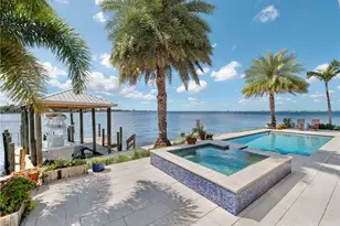 911 Aqua Ln, Fort Myers, FL 33919 - Photo 6