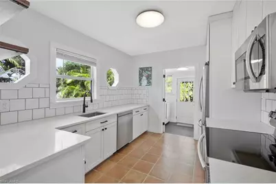 2723 Second St, Fort Myers, FL 33916 - Photo 10