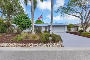 1537 Covington Cir E, Fort Myers, FL 33919 - Photo 2