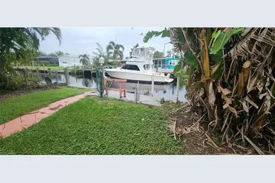 2232 Marina Park Dr, Fort Myers, FL 33905 - Photo 2