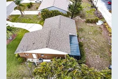 1913 SE 15th Pl, Cape Coral, FL 33990 - Photo 24