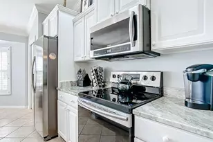 10401 McArthur Palm Ln, Fort Myers, FL 33966 - Photo 8