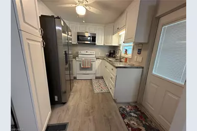 201 Captains Walk, North Fort Myers, FL 33917 - Photo 4