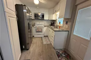 201 Captains Walk, North Fort Myers, FL 33917 - Photo 4