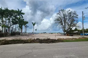 4528 E Riverside Dr, Fort Myers, FL 33905 - Photo 4