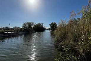 546 SE 4th St, Cape Coral, FL 33990 - Photo 16