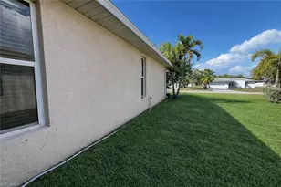 546 SE 4th St, Cape Coral, FL 33990 - Photo 10