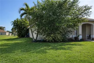 546 SE 4th St, Cape Coral, FL 33990 - Photo 8