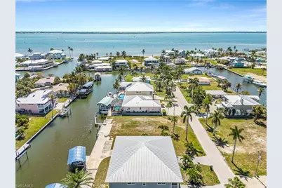 2224 Date St, Saint James City, FL 33956 - Photo 8