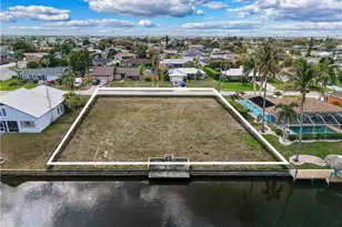 1025 SE 20th Ave, Cape Coral, FL 33990 - Photo 4