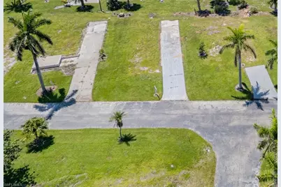 27 Cottonwood Dr, Fort Myers, FL 33908 - Photo 8