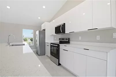 1818 NE 10th Pl, Cape Coral, FL 33909 - Photo 8