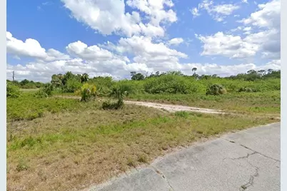 523 Independence Dr, Labelle, FL 33935 - Photo 2