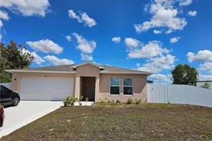 2425 NE 7th Pl, Cape Coral, FL 33909 - Photo 1