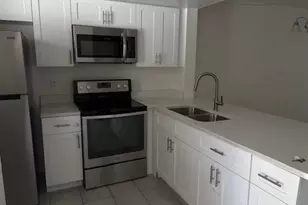 2700 Park Windsor Dr, Fort Myers, FL 33901 - Photo 6