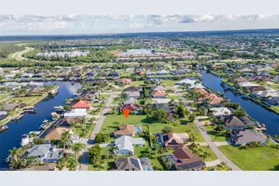 2537 SW 27th Pl, Cape Coral, FL 33914 - Photo 4