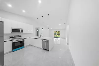 911 Cleveland Ave, Lehigh Acres, FL 33972 - Photo 34