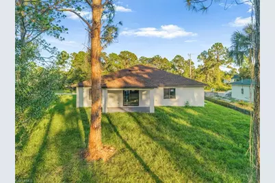 911 Cleveland Ave, Lehigh Acres, FL 33972 - Photo 4