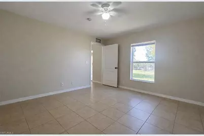 2010 NE 13th Pl, Cape Coral, FL 33909 - Photo 12