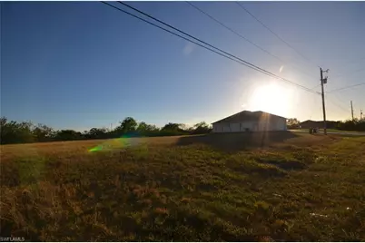 702 NE 12th St, Cape Coral, FL 33909 - Photo 4