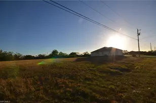 702 NE 12th St, Cape Coral, FL 33909 - Photo 4