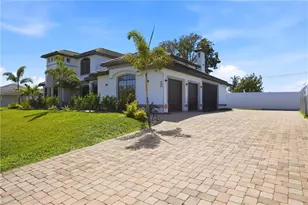 2104 NE 9th Pl, Cape Coral, FL 33909 - Photo 2