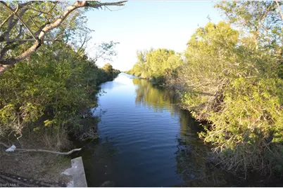 1001 NE 5th Pl, Cape Coral, FL 33909 - Photo 2