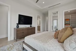 201 8th St S, Naples, FL 34102 - Photo 12