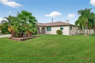 1802 SE 11th Pl, Cape Coral, FL 33990 - Photo 2
