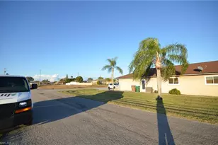 1304 NE 14th Ave, Cape Coral, FL 33909 - Photo 6