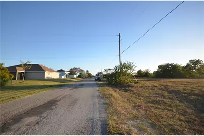 1304 NE 14th Ave, Cape Coral, FL 33909 - Photo 2
