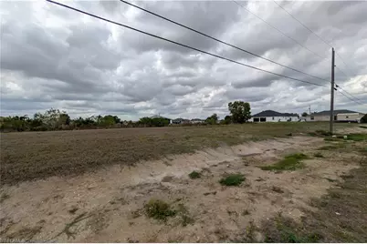 1426 NE 14th Ave, Cape Coral, FL 33909 - Photo 4