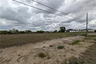 1426 NE 14th Ave, Cape Coral, FL 33909 - Photo 4