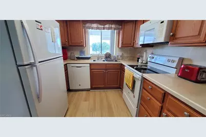 2100 Barkeley Ln #19, Fort Myers, FL 33907 - Photo 8