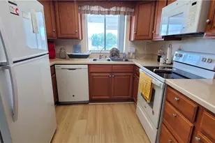 2100 Barkeley Ln, Fort Myers, FL 33907 - Photo 8