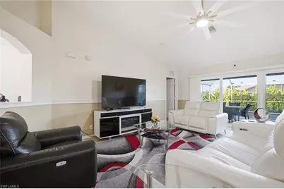 1112 SW 9th Ct, Cape Coral, FL 33991 - Photo 12