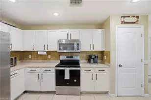 1112 SW 9th Ct, Cape Coral, FL 33991 - Photo 10