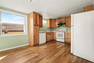 3932 Phoenix Dr, Saint James City, FL 33956 - Photo 10