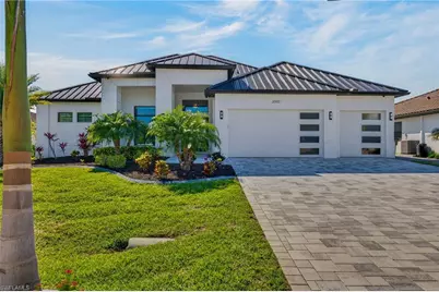 2002 SE 18th Ave, Cape Coral, FL 33990 - Photo 2