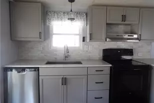 113 Lantern Ln, North Fort Myers, FL 33917 - Photo 4