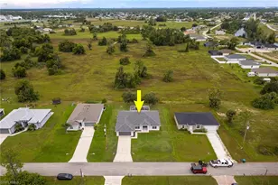 1718 NE 40th Ln, Cape Coral, FL 33909 - Photo 36