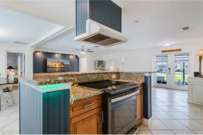 2213 NE 4th St, Cape Coral, FL 33909 - Photo 14