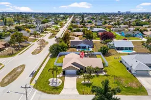 402 SW 37th Ln, Cape Coral, FL 33914 - Photo 38